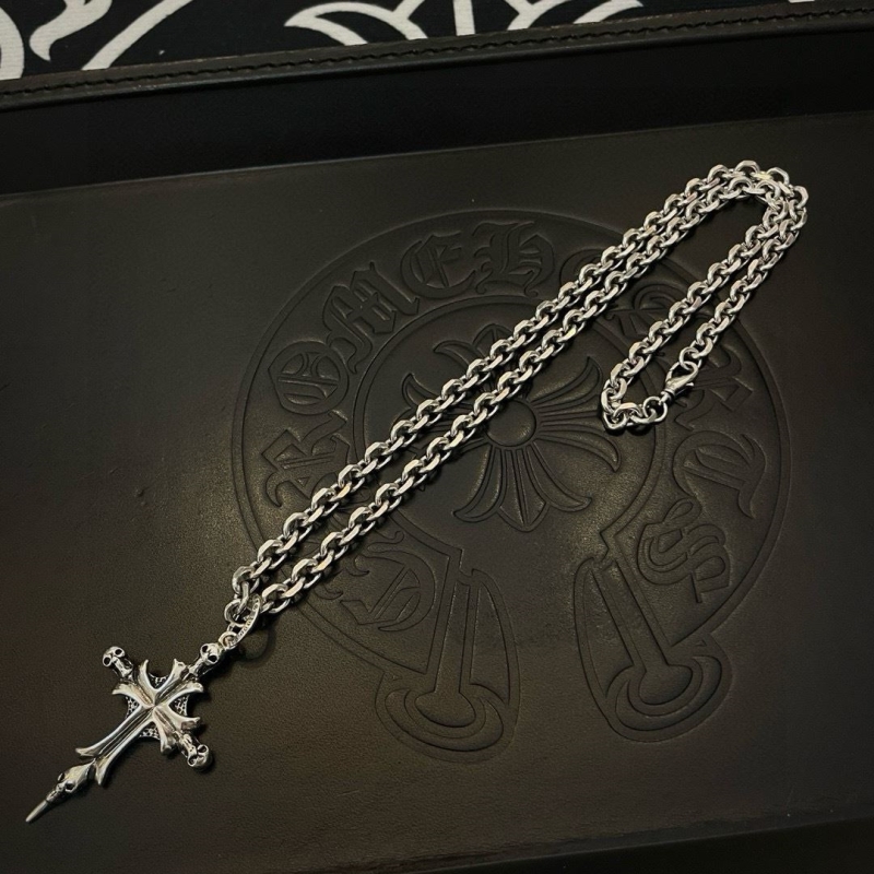 Ch*0me He**ts necklaces